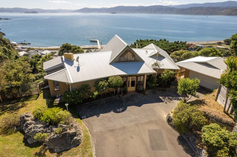15 Fettes Crescent, Seatoun, Wellington - Carousel 1