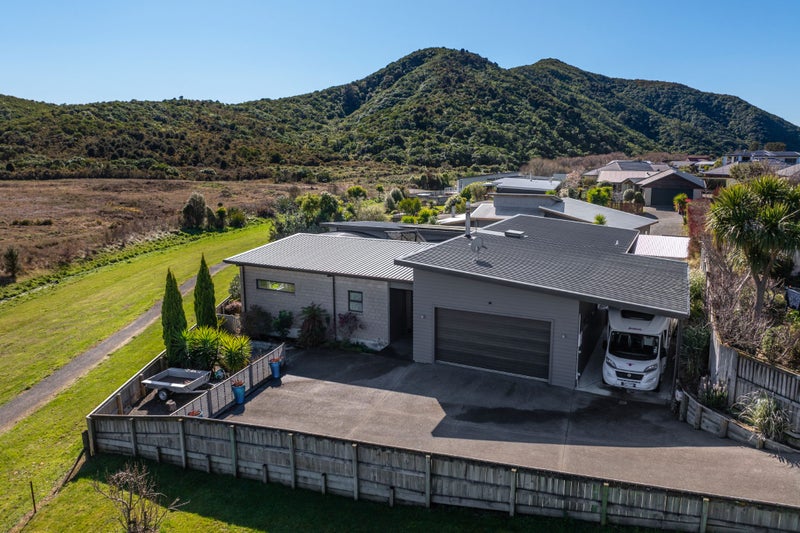 21 Glentui Place, Waikawa, Picton - Carousel 1