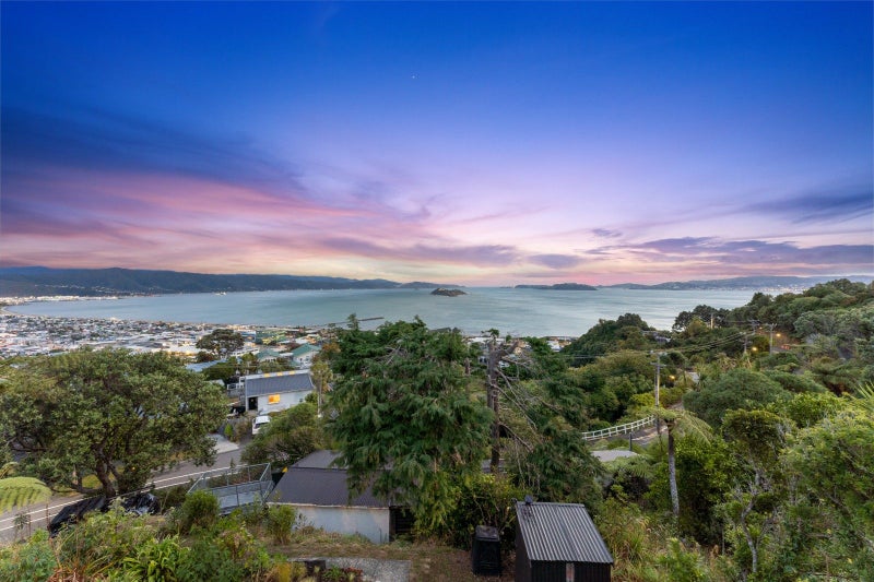 25 Singers Road, Korokoro, Lower Hutt - Carousel 2