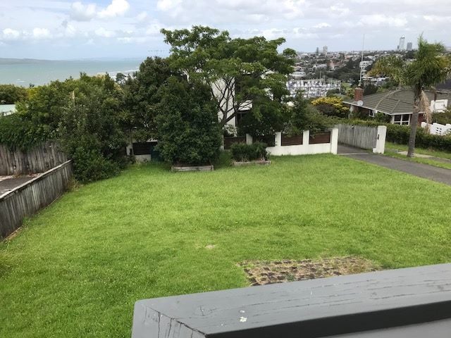 29 Seaview Road, Castor Bay, Auckland - Carousel 2