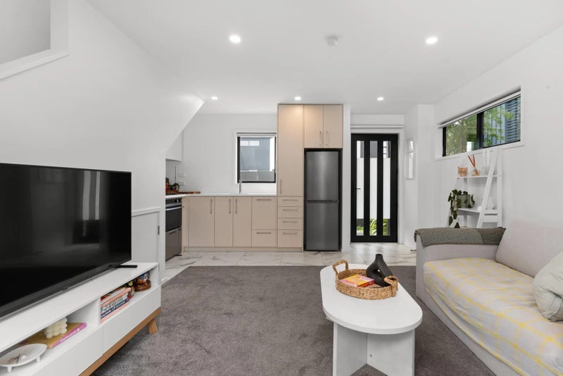 2/41 Gracefield Avenue, Christchurch Central, Christchurch - Carousel 12