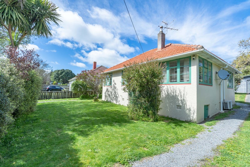 48 Mungavin Avenue, Ranui, Porirua - Carousel 1