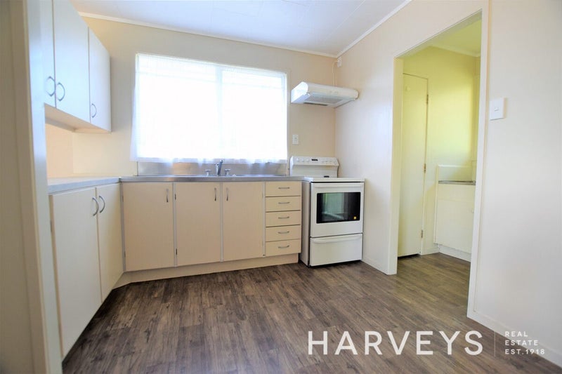 11 Mile Place, Henderson, Auckland - Carousel 2