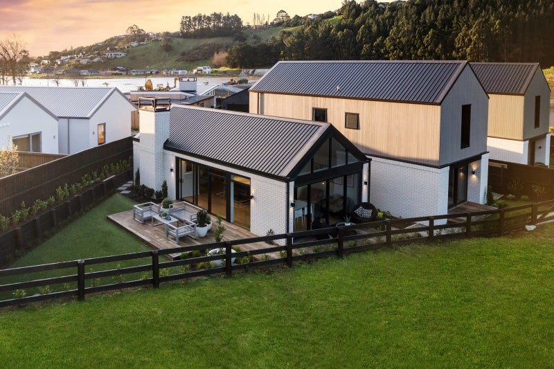 4 Betty Roberts Lane, Cracroft, Christchurch - Carousel 2