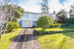 9 Heather Place, Sunnynook, Auckland - Carousel 1