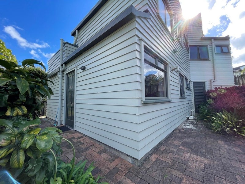 16 Parr Terrace, Castor Bay, Auckland - Carousel 2