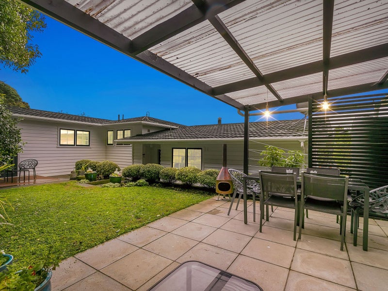 10 Colonial Grove, Tawa, Wellington - Carousel 2