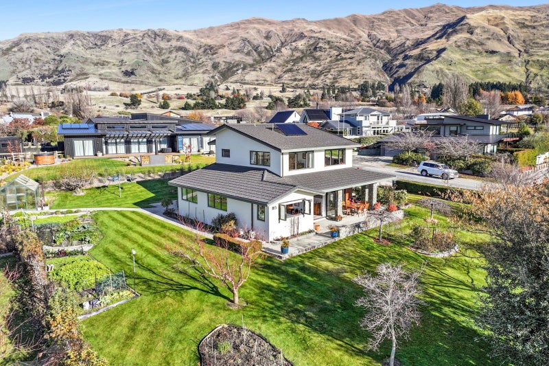 29 Kelliher Drive, Wanaka - Carousel 2