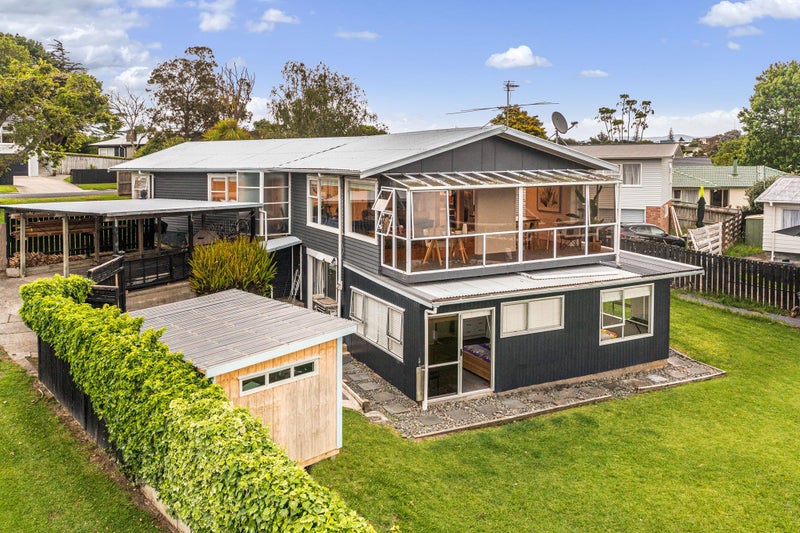 36 Gill Avenue, Te Atatu Peninsula, Auckland - Carousel 1