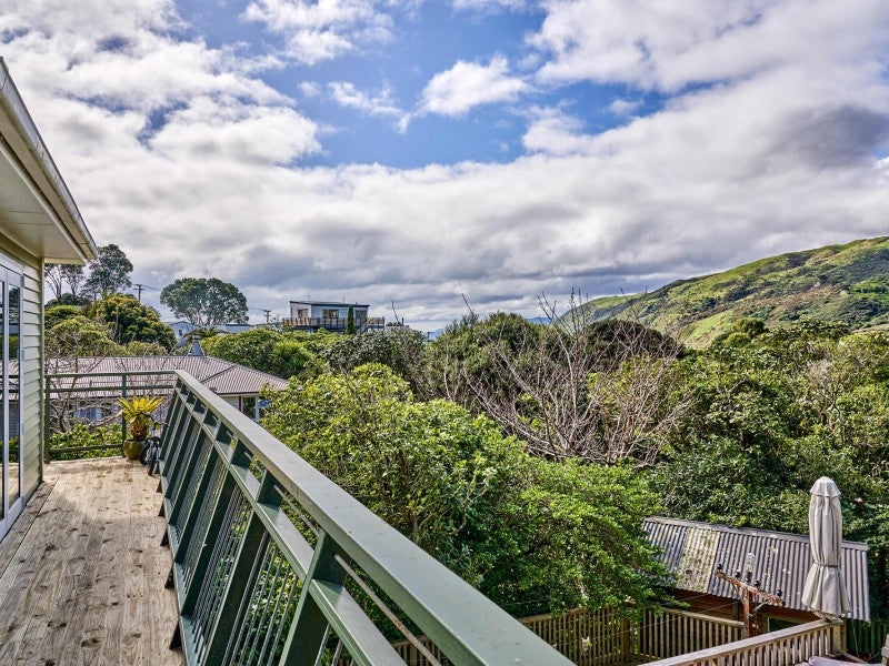 8 Haunui Road, Pukerua Bay, Porirua - Carousel 1