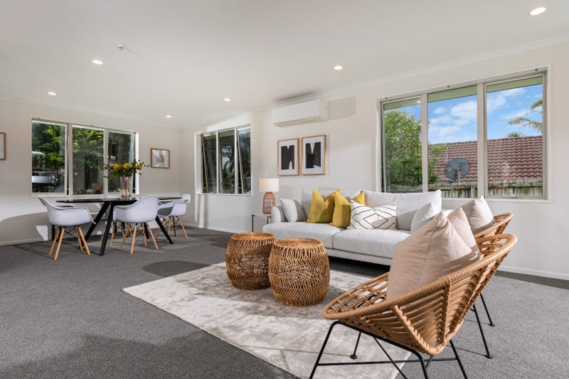 9 Bonny Crescent, Massey, Auckland - Carousel 2