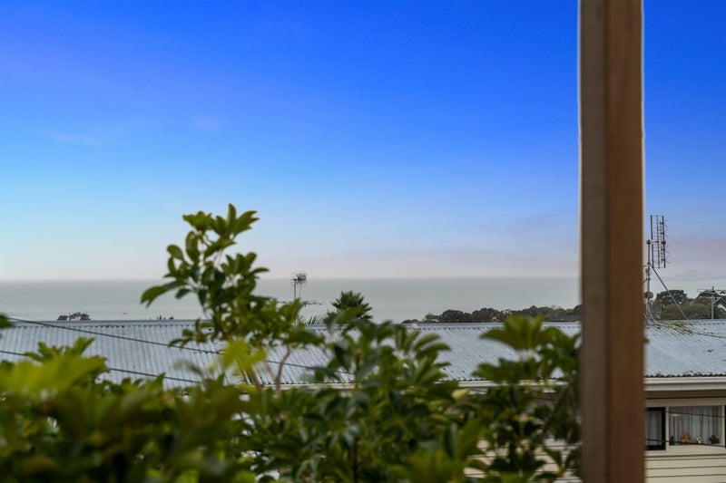 1/33 Deep Creek Road, Waiake, Auckland - Carousel 2