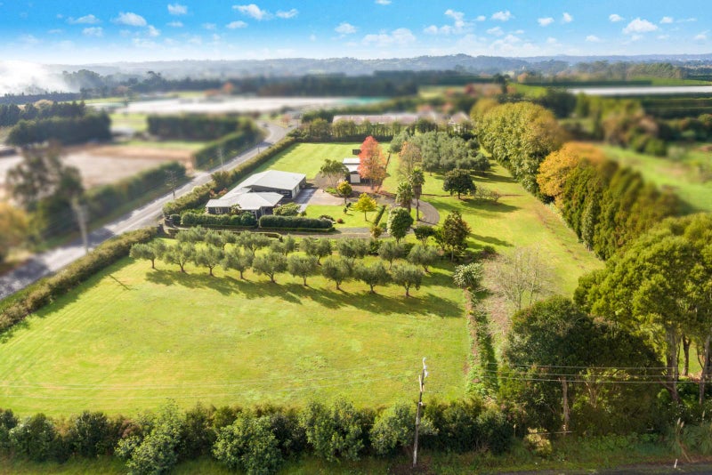 164 Riverhead Road, Kumeū - Carousel 1