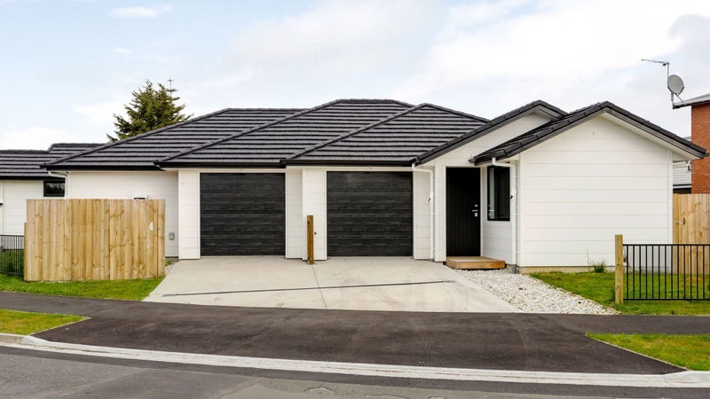 3/32 Ross Crescent, Fairfield, Hamilton - Carousel 1