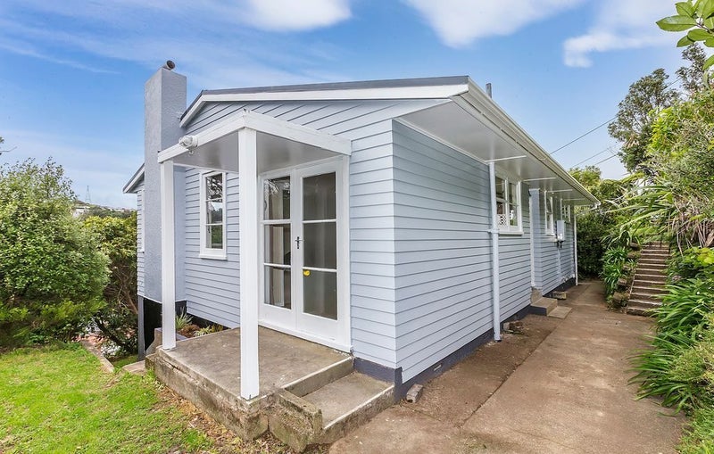135 Ruskin Road, Newlands, Wellington - Carousel 1