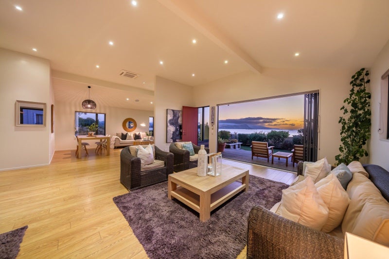 43 Moana Road, Plimmerton, Porirua - Carousel 1