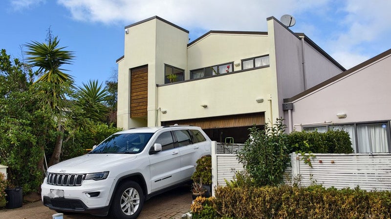 2 Els Close, Golflands, Auckland - Carousel 1