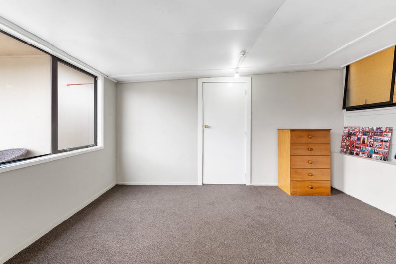 8 Dillon Crescent, Clover Park, Auckland - Carousel 15