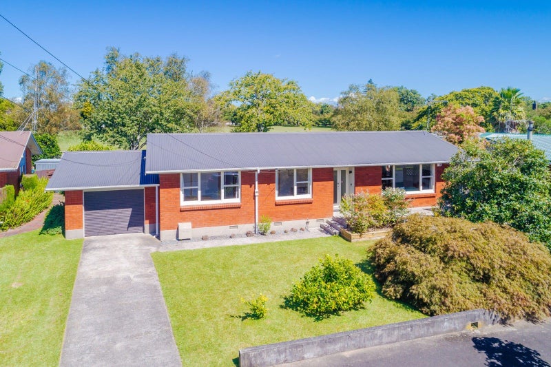 45 Regent Street, Silverdale, Hamilton - Carousel 1