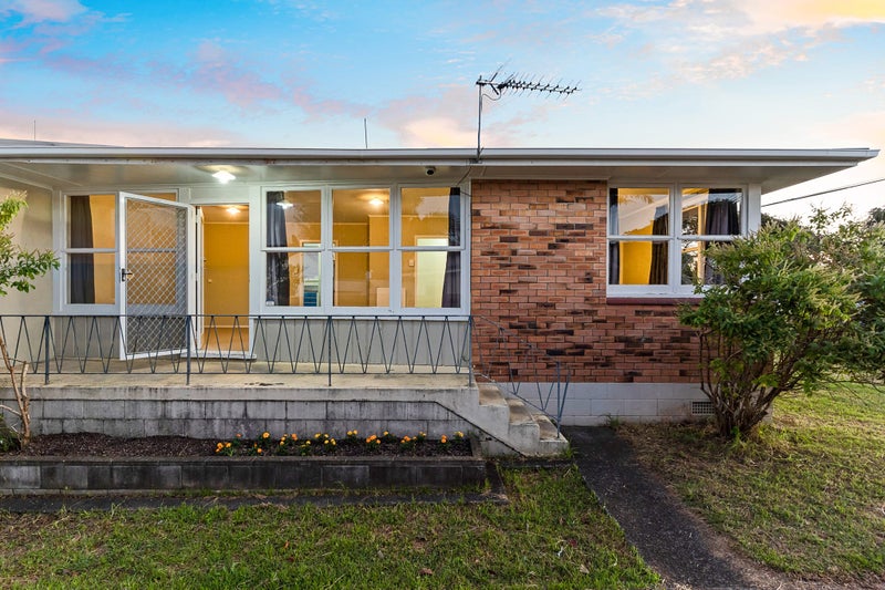 1/36 Kingsway Avenue, Sandringham, Auckland - Carousel 1