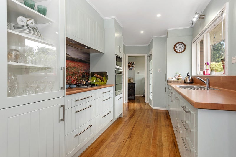 33 Hooker Avenue, Chedworth, Hamilton - Carousel 2