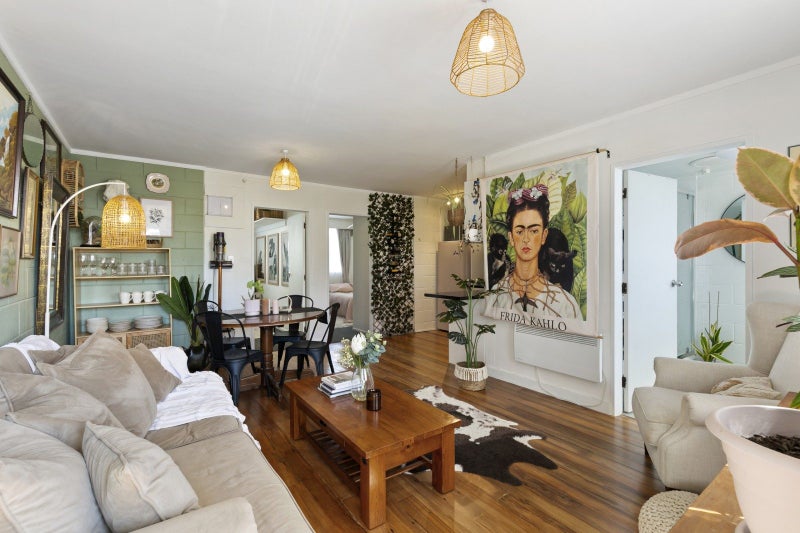 5/4 Derby Street, Mount Victoria, Wellington - Carousel 1