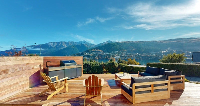 8 Elizabeth Place, Kelvin Heights, Queenstown - Carousel 2