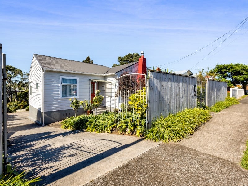 24 Ngaio Street, Strandon, New Plymouth - Carousel 2