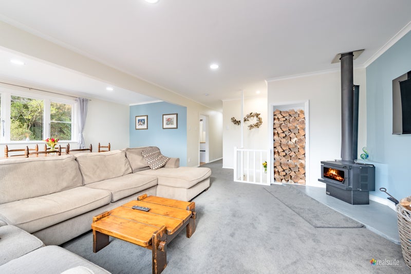 31 Wyndham Road, Pinehaven, Upper Hutt - Carousel 2