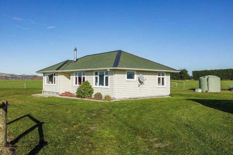 547 Medbury Road, Medbury, Hawarden - Carousel 2