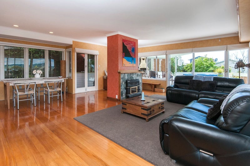 80 Marine Parade, Mellons Bay, Auckland - Carousel 2