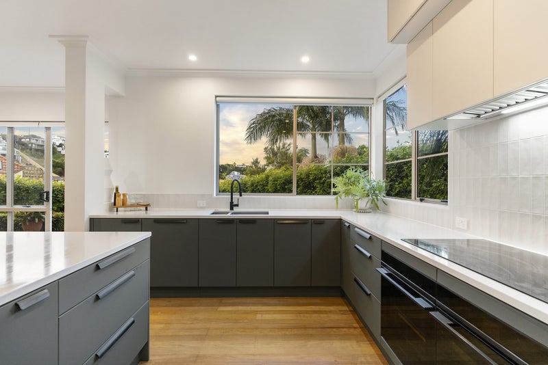 50 Penguin Drive, Murrays Bay, Auckland - Carousel 2