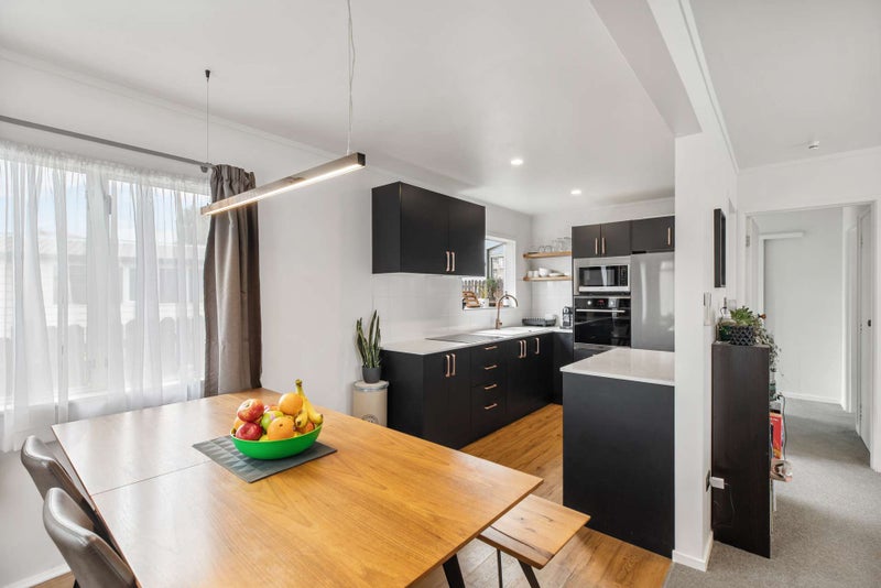 1/13 Greenstone Place, Clover Park, Auckland - Carousel 2