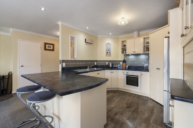 8 Sunshine Place, Kelvin Grove, Palmerston North - Carousel 2