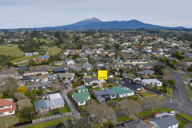 8 Woodleigh Street, Frankleigh Park, New Plymouth - Carousel 1