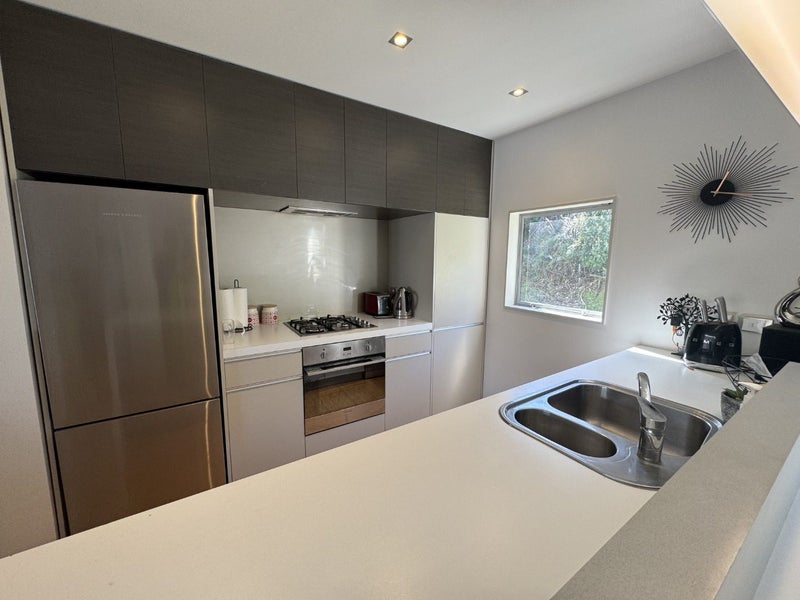 9 Saddleback Gr, Karori, Wellington - Carousel 2