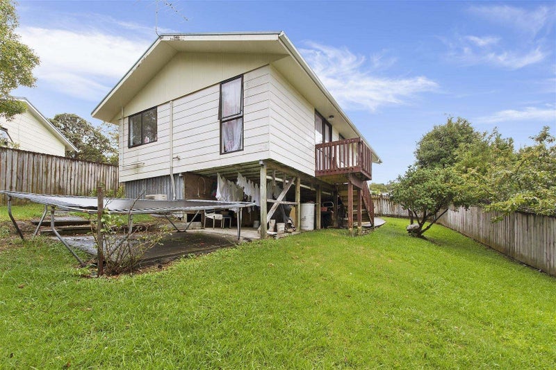 15 Lilburn Crescent, Massey, Auckland - Carousel 2