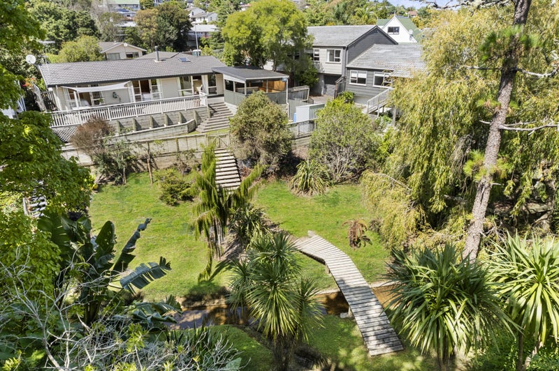 7 Scarlock Avenue, Browns Bay, Auckland - Carousel 1
