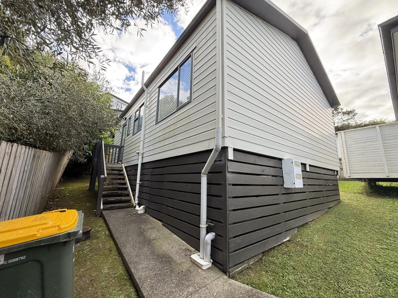 8 Kupari Place, Totara Vale, Auckland - Carousel 1
