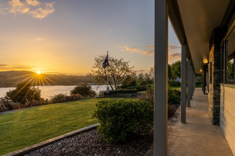 18 Amber Lane, Karapiro - Carousel 2
