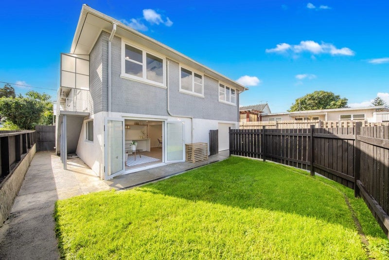 2/24 Rutland Road, Mount Wellington, Auckland - Carousel 1