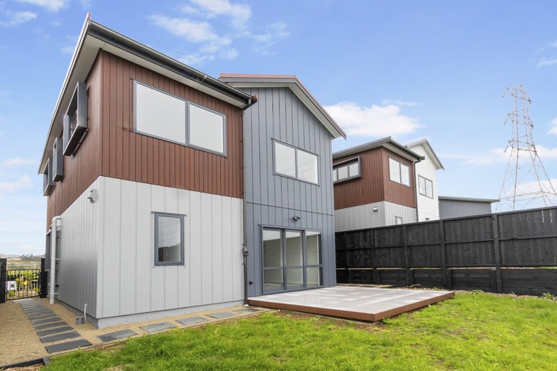 8 Long George Drive, Totara Park, Auckland - Carousel 2
