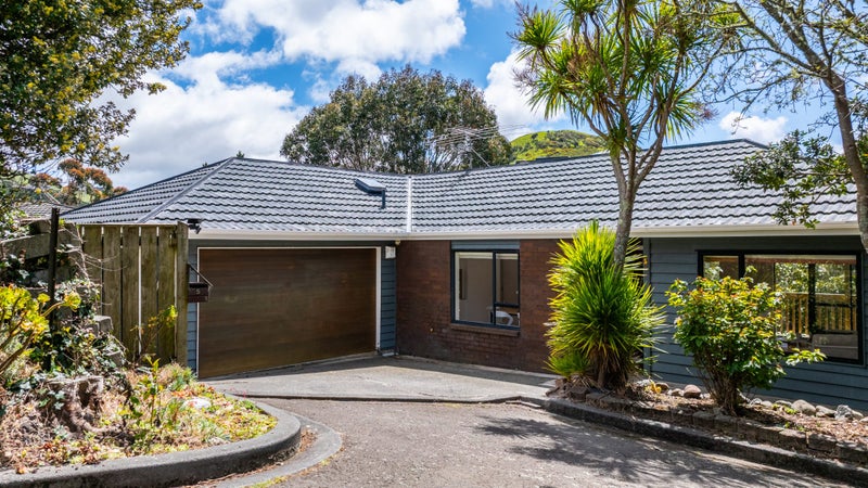5 Ashfield Grove, Churton Park, Wellington - Carousel 1