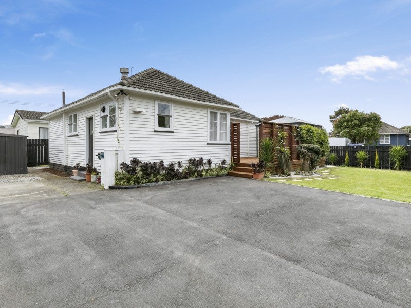1/71 Sladden Street, Naenae, Lower Hutt - Carousel 1