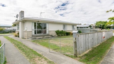 24 Columbus Crescent, Flaxmere, Hastings - Carousel 1