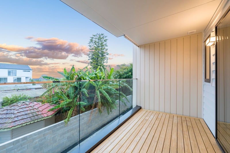 3/11 Hereford Street, Te Atatu Peninsula, Auckland - Carousel 1