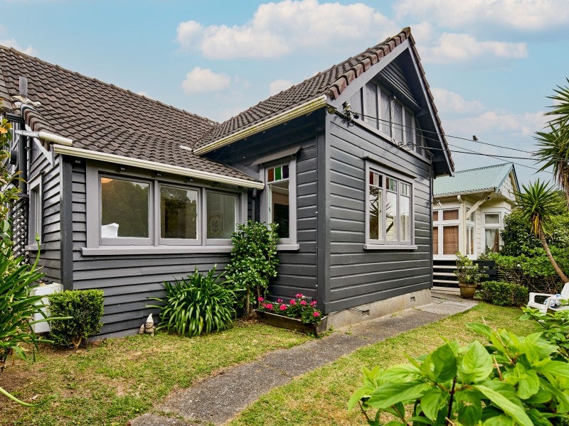 24 Butt Street, Brooklyn, Wellington - Carousel 1