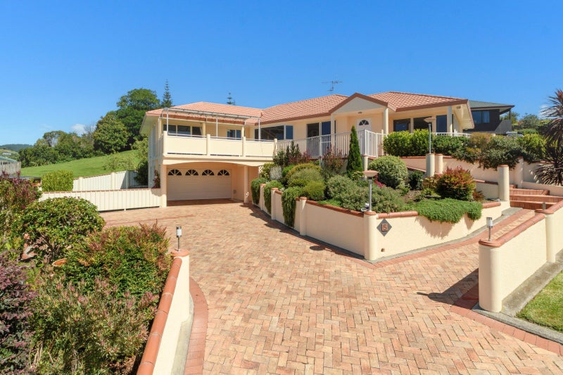 5 Norfolk Way, Welcome Bay, Tauranga - Carousel 1