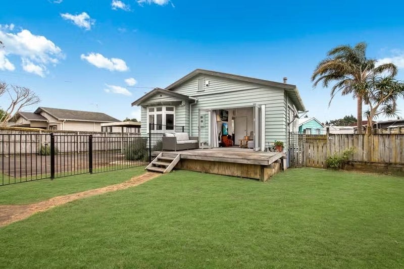 1/9 Kenderdine Road, Papatoetoe, Auckland - Carousel 1