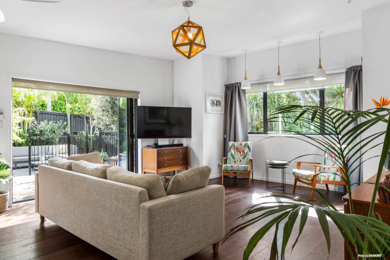 35 Tiverton Road, Avondale, Auckland - Carousel 2